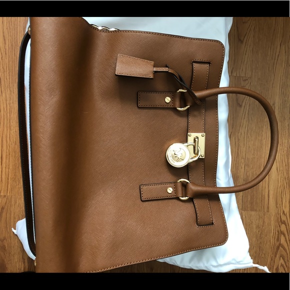 Michael Kors luxury travel tote - Picture 1 of 5